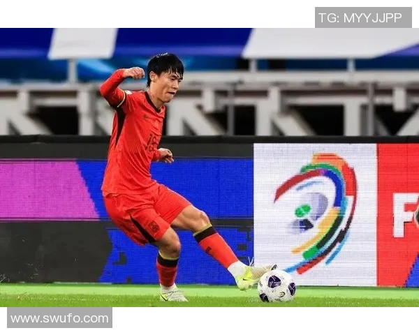 胡荷韬在比赛中展现边路突破技巧助力球队进攻的精彩瞬间分析